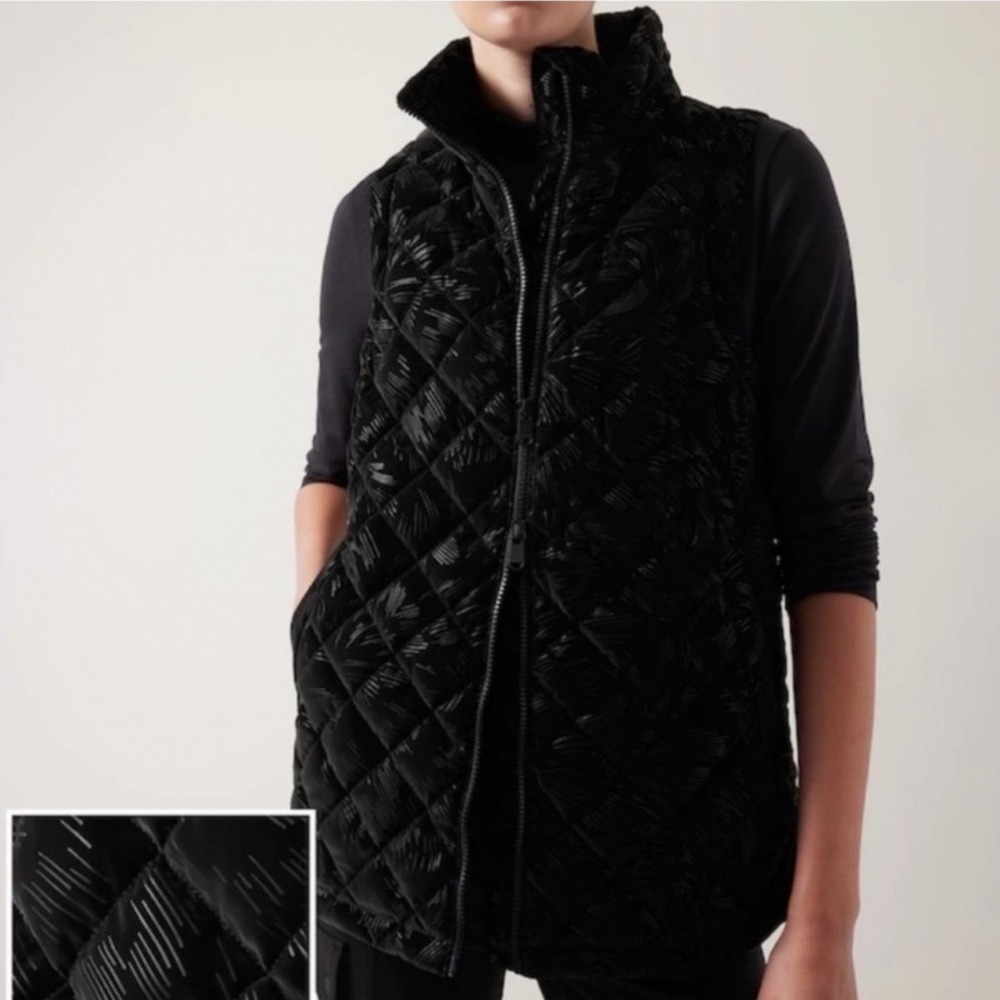 Athleta Whisper Featherless Velvet Vest Womens Small Black Excellent Quilted